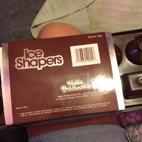 Hershey ice cube tray by ice shaper - Picture 4 of 5